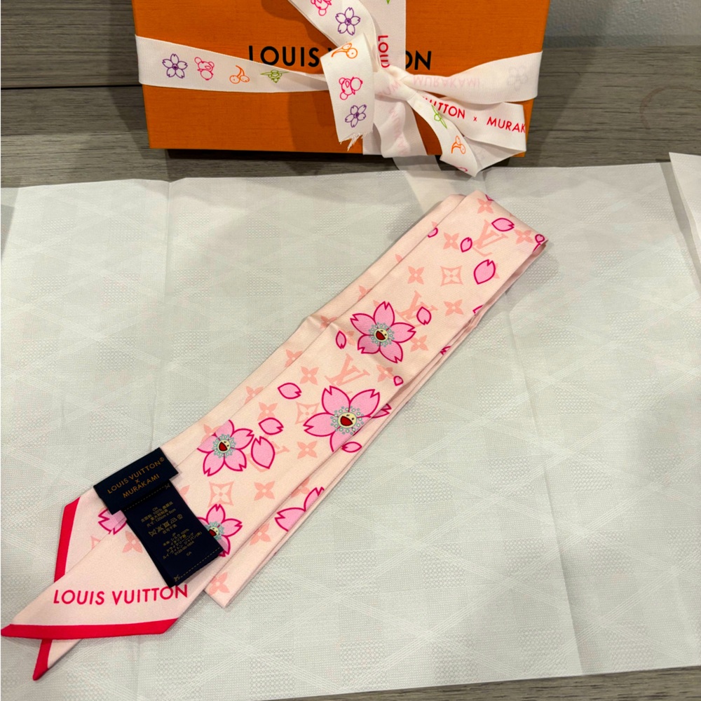 ***SOLD*** Louis Vuitton x Murakami 2025 Cherry Blossom Pink Bandeau Scarf- NIB - Picture 7 of 14